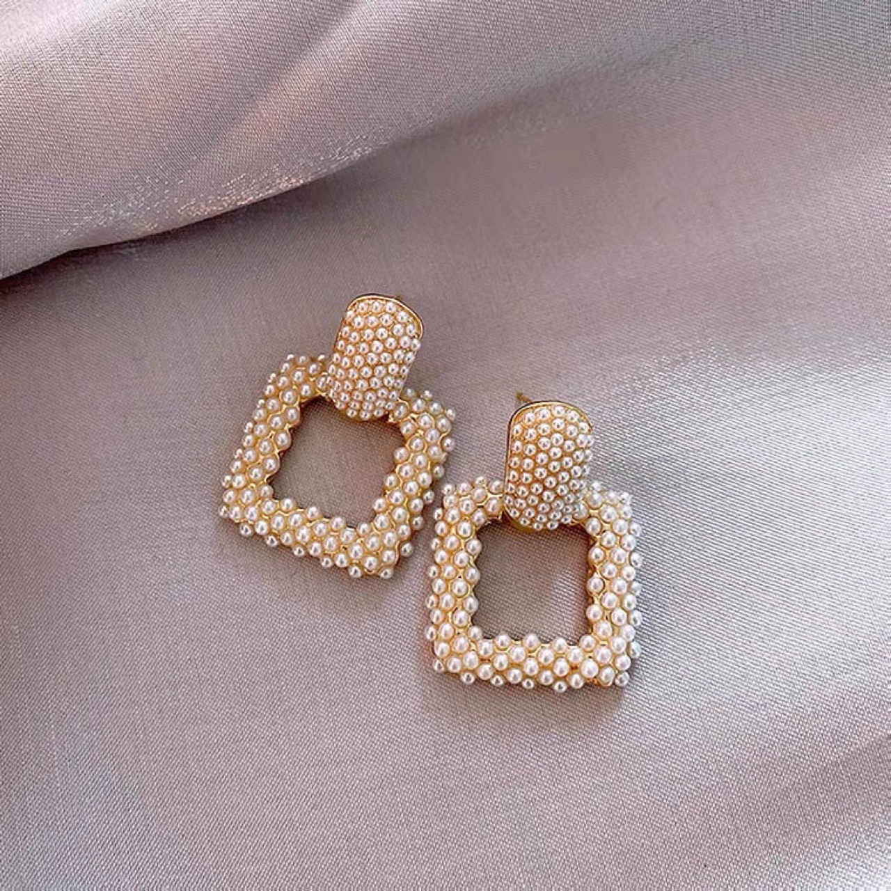 Light luxury geometric square pearl earrings, new trendy Korean French earrings, women's pure silver needle earrings details Picture