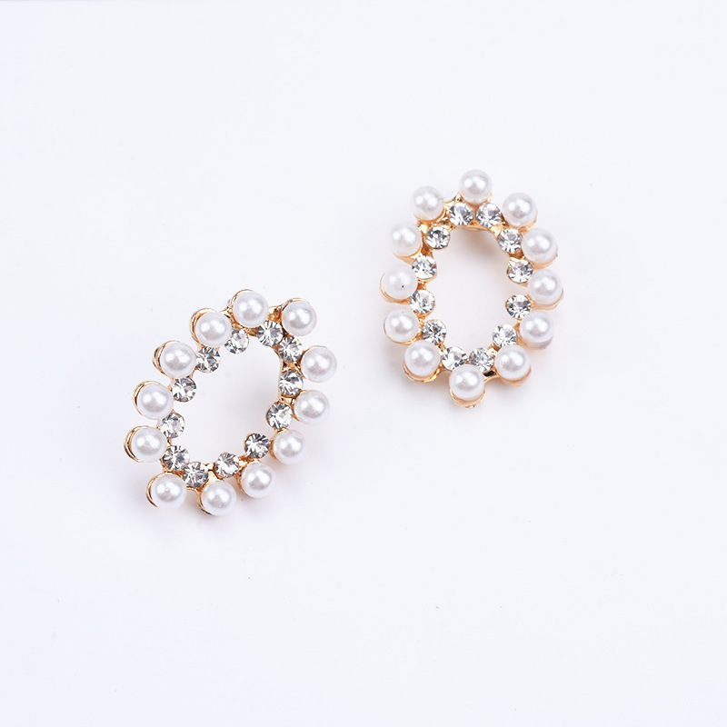 S925 Silver Needle Japanese and Korean sweet little Fragrance style fashionable pearl earrings, imitation pearl inlaid alloy geometric stud earrings Application Scenario