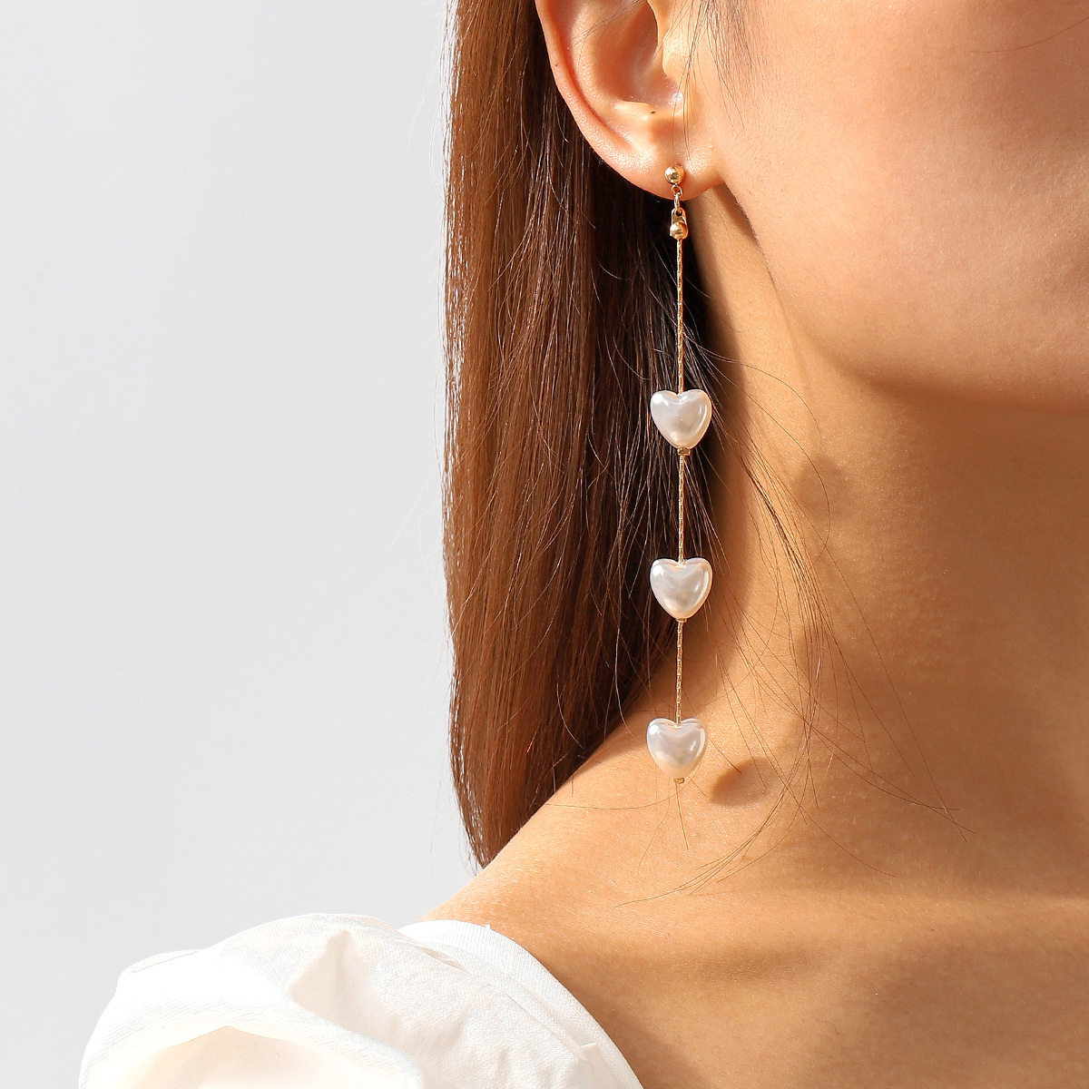 French unique and niche style earrings, long pearl heart-shaped earrings, cold and elegant earrings for women Specification drawing