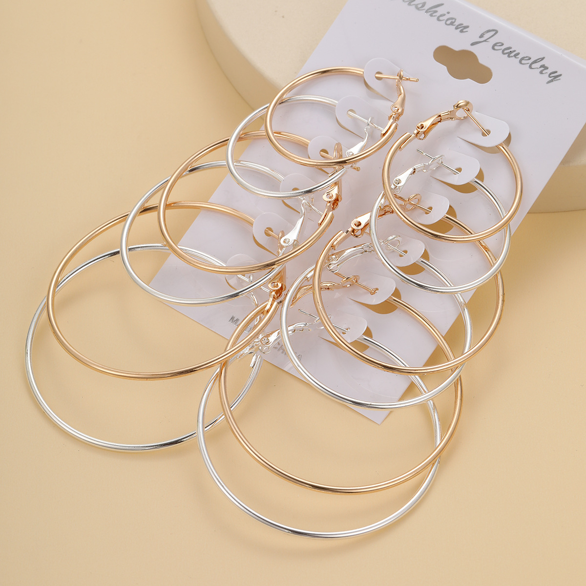Cross-border European and American jewelry fashion bestsellers, personalized circle exaggerated earrings, women's earrings, C-shaped circle earrings 6-piece set Application Scenario