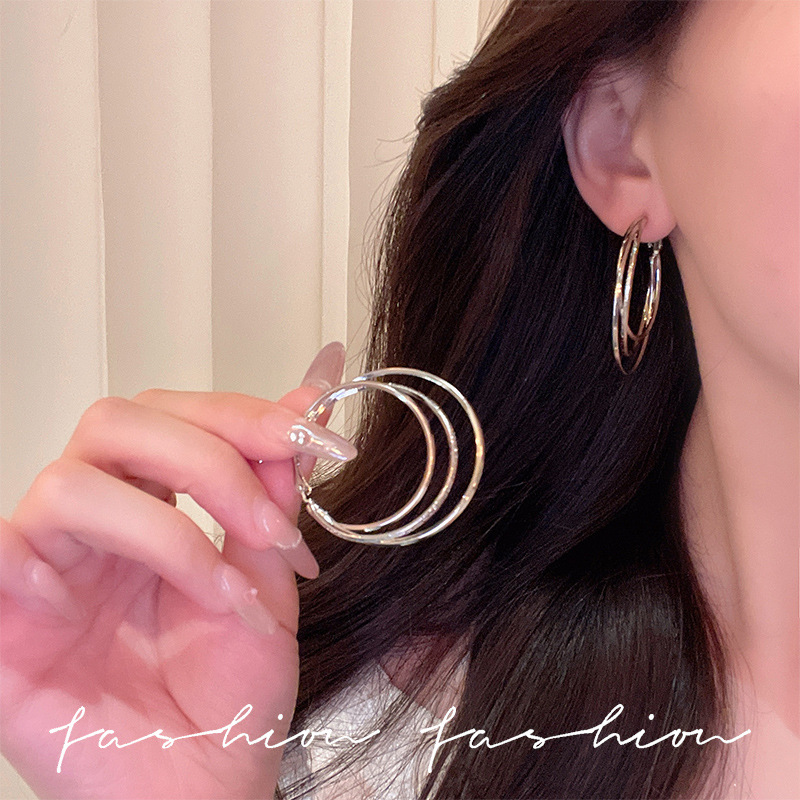 S925 Silver Needle, with a niche design sense, ear rings, and unique stud earrings, is a new trendy and cool style for women, as well as fashionable and exaggerated earrings Specification drawing