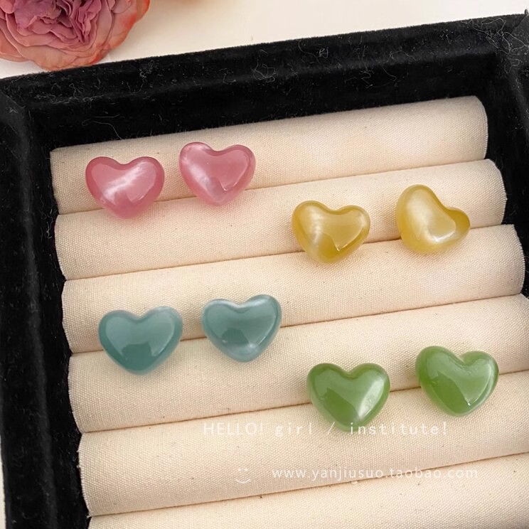 Sweet peach sparkling water Spring and Summer colorful dopamine heart-shaped stud earrings for women, light luxury, niche and high-end style earrings and earrings Application Scenario