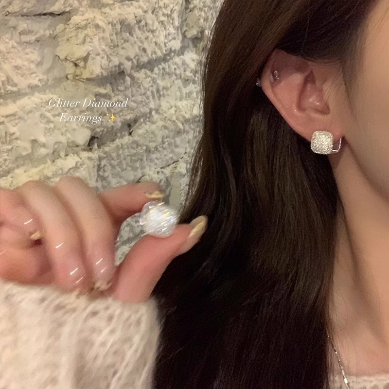 Autumn and winter style, fine and sparkling cube sugar pearl ear studs, women's light luxury and high-end ear buckles, unique and niche, double-sided dual-wear earrings full figure
