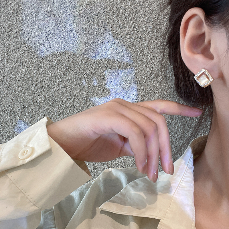 S925 Silver Needle Korean version New diamond-encrusted geometric cat's eye stone earrings, women's design sense, elegant and simple stud earrings Application Scenario