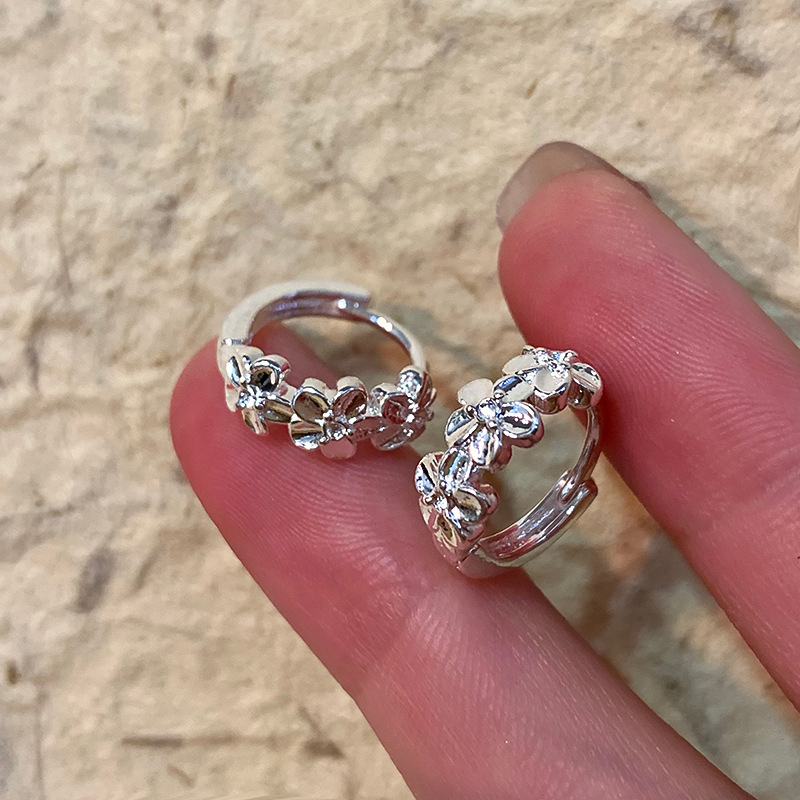 Flower earrings suitable for spring and summer, women's 2025 new style, high-end and unique ear studs, exquisite and small, versatile earrings details Picture