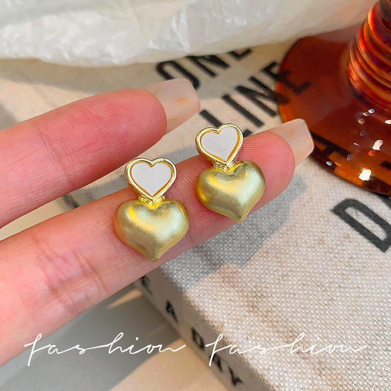 Frosted brushed metal heart-shaped earrings and stud earrings, with a cold and unique style, are fashionable and light luxury earrings from Japan and South Korea full figure
