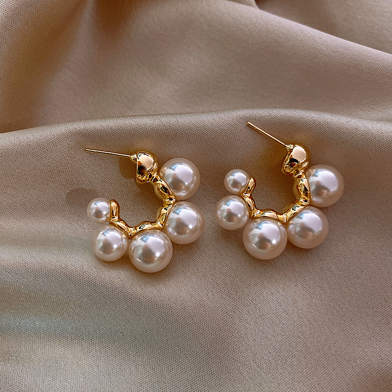 S925 Silver needle, a niche design sense, pearl earrings, a popular female stud, C-shaped irregular pearl earrings full figure