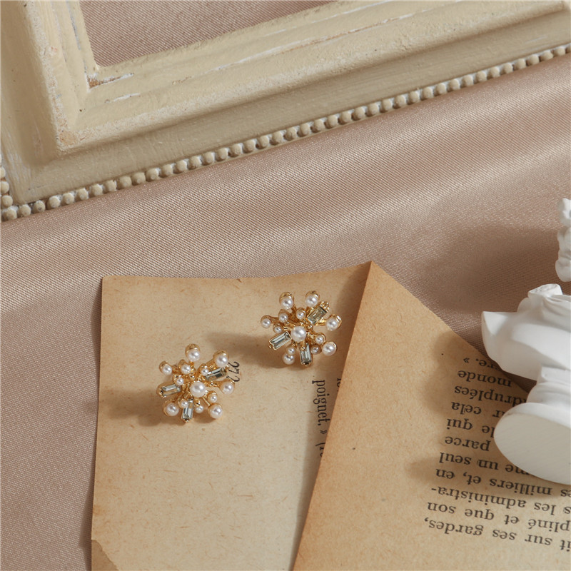 French court retro flower pearl stud earrings, ins retro Internet celebrity fireworks camellia earrings, 925 silver needle wholesale details Picture