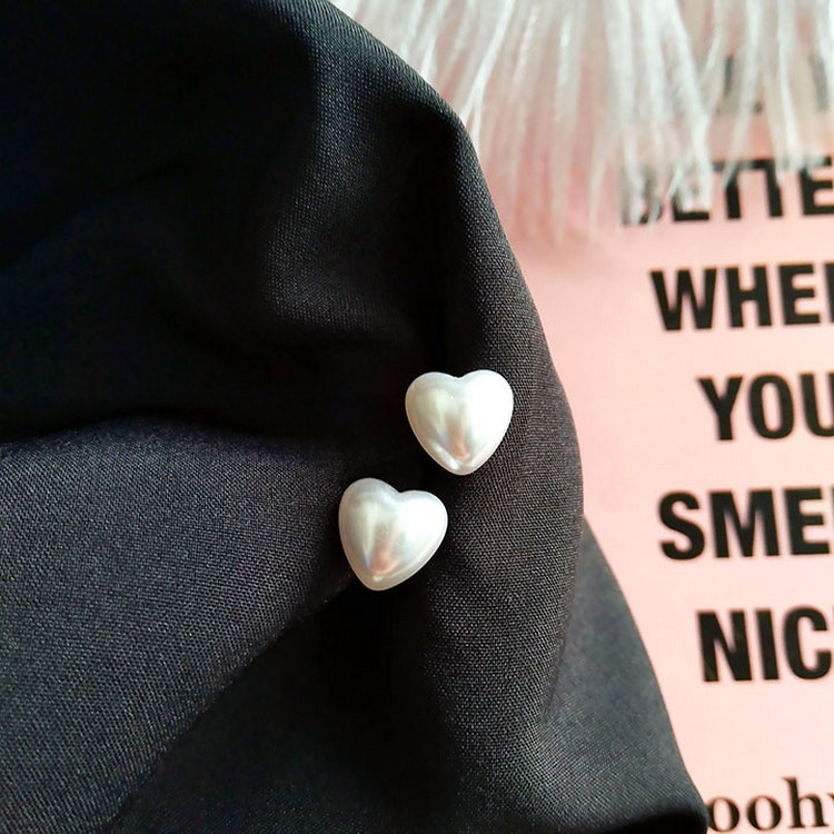 Retro girlish Harajuku frosted pearl heart-shaped earrings, Japanese-style soft girl stud earrings, heart-shaped pearls Specification drawing