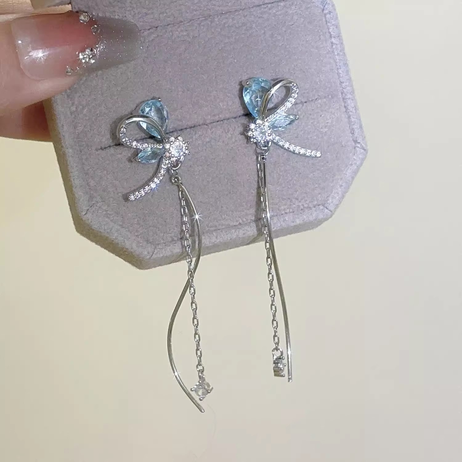 Cold style butterfly tassel earrings, a niche design for women, fashionable and versatile stud earrings, a light luxury and high-end versatile ear accessory details Picture