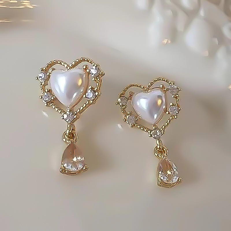 Cross-border French retro imitation pearl heart-shaped earrings, light luxury, niche style, high-end design water drop pendant earrings full figure
