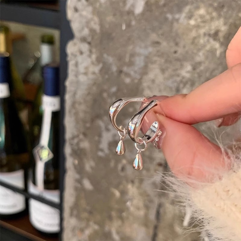 Irregular metal teardrop stud earrings, a new bestseller for women, exude a light luxury and high-end vibe, with a cold and fashionable style and versatile earrings and accessories Specification drawing