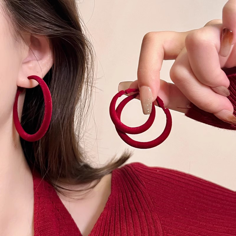 Ankora red velvet large ear rings for women's autumn and winter retro atmosphere, high-end ear studs, niche design, elegant earrings details Picture