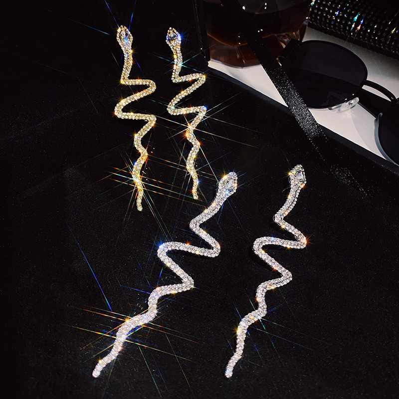 The same style of full-diamond dynamic snake-shaped earrings as Dilraba, women's light luxury, fashionable and high-end stud earrings, elegant tassel earrings details Picture