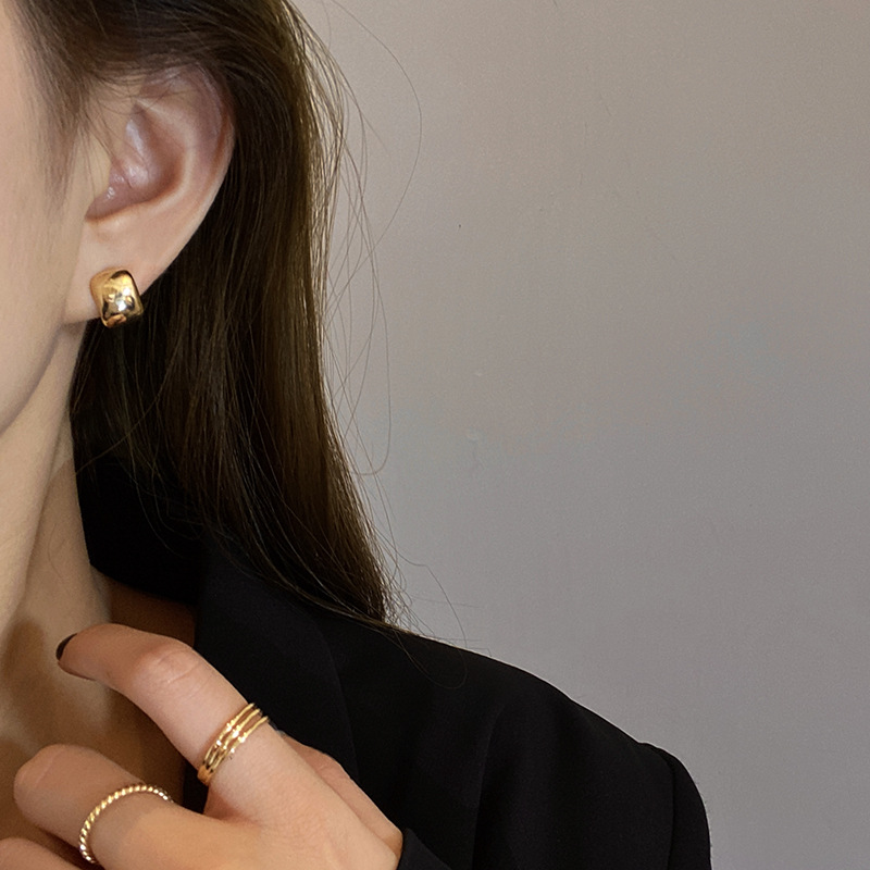 New golden glossy bean stud earrings 2025 bestseller earrings, a simple and elegant, niche and versatile accessory for women details Picture