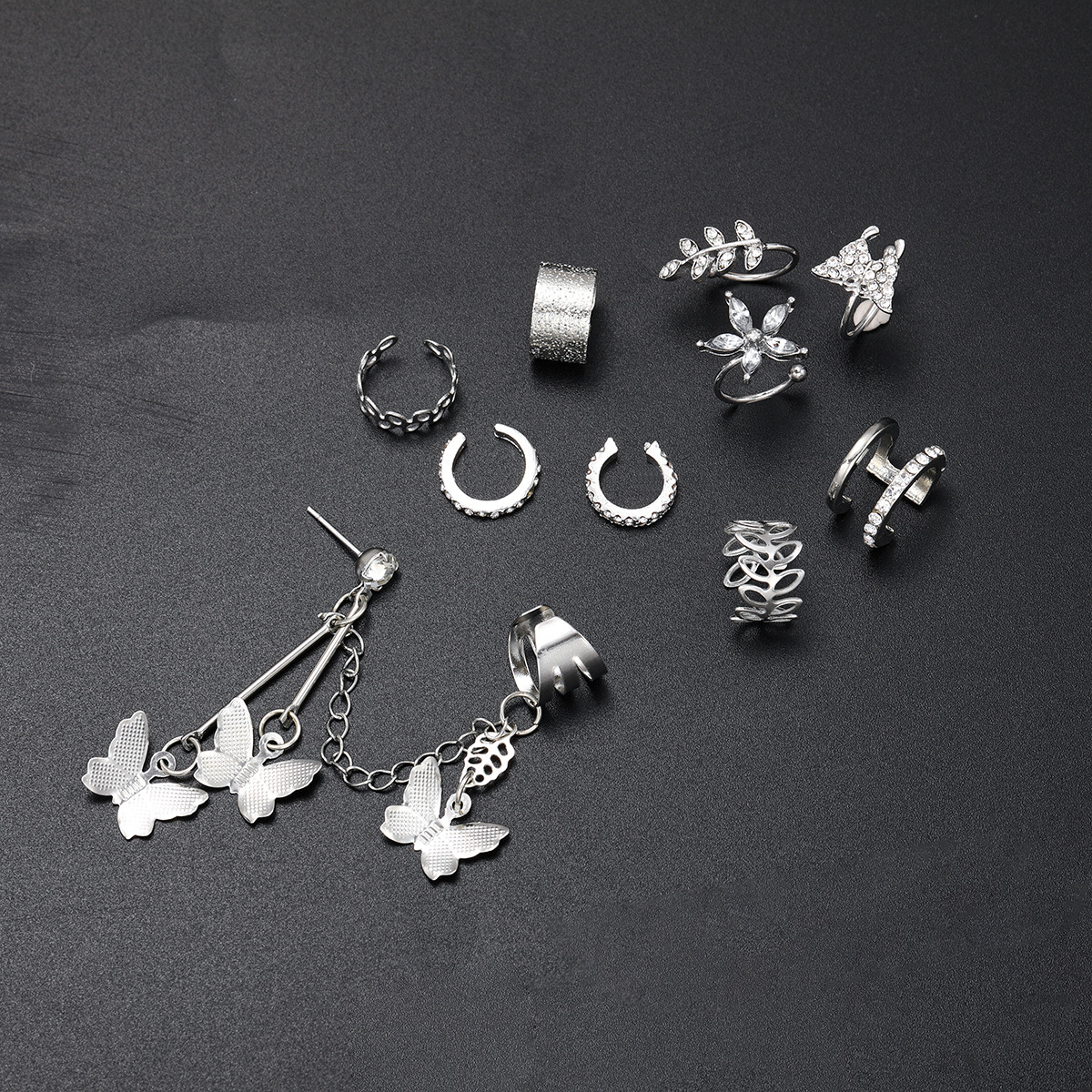 A 10-piece set of new cross-border non-perforated pseudocartilage ear bone clips with no ear holes and hollow C-shaped ear clips for men and women from Europe and America Application Scenario