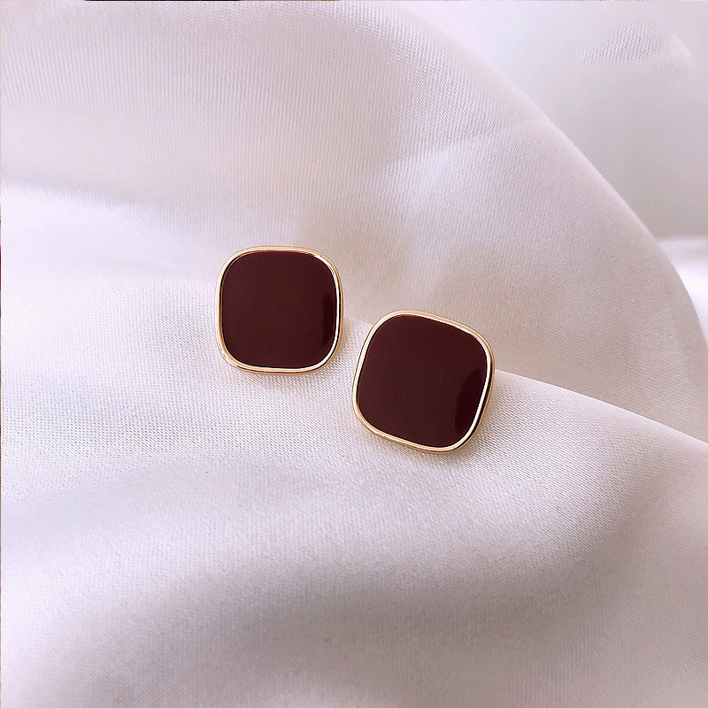 The new Korean version geometric wine red oil drip 925 silver needle stud earrings are a trend of simple and elegant earrings for women Application Scenario