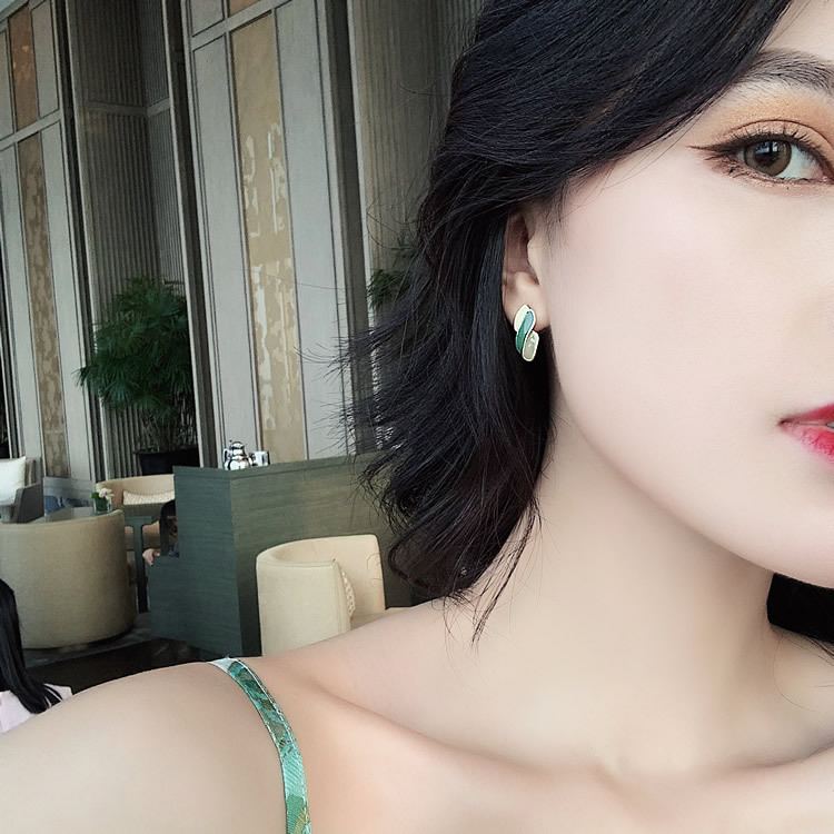 S925 Silver Needle cold style colored glazed earrings, diamond-shaped stud earrings, new contrasting color geometric stud earrings and earrings Specification drawing