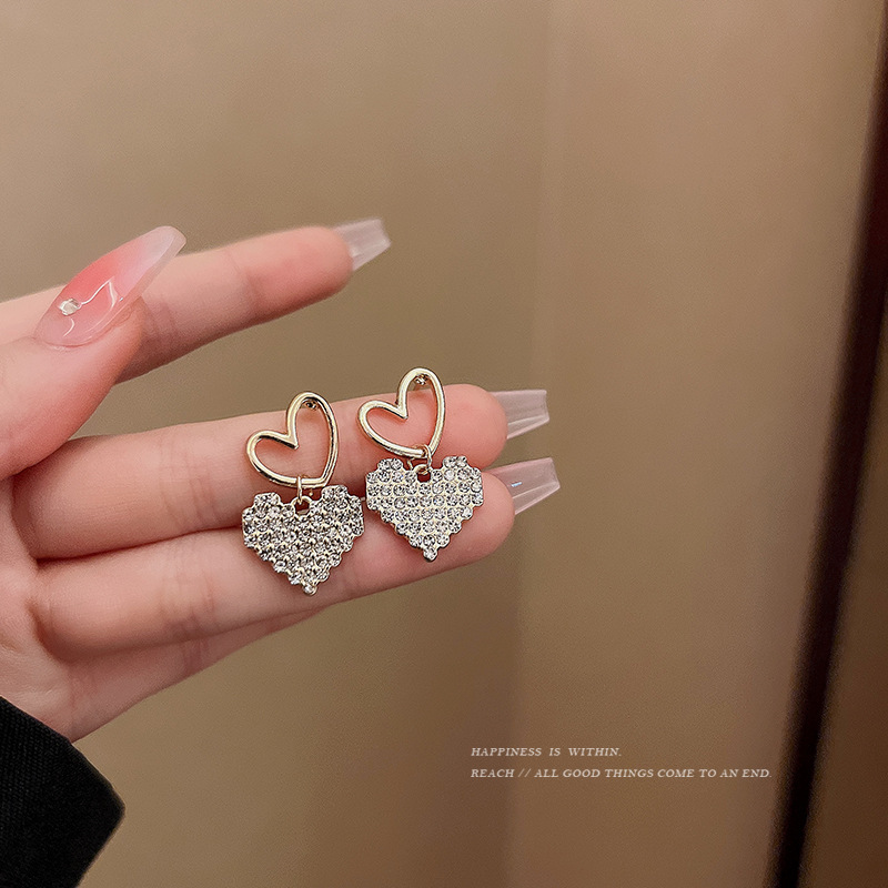 S925 Silver needle high-end full-diamond heart-shaped earrings, feminine charm, niche design, ins style stud earrings full figure