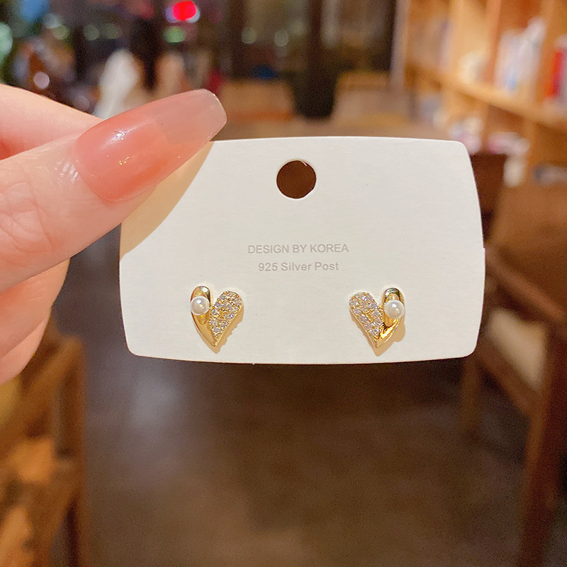 925 silver needle micro-inset heart-shaped stud earrings, a niche, exquisite and versatile pearl earring, a high-end and elegant accessory for women. Wholesale Specification drawing
