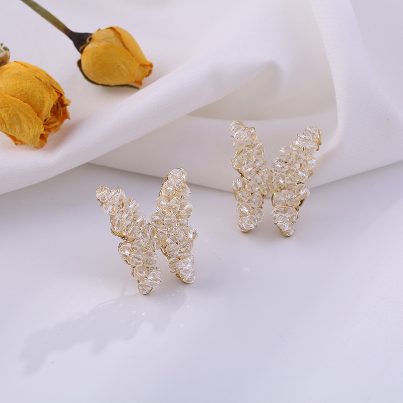 S925 Silver needle hand-woven sparkling pearl butterfly earrings, simple and elegant Korean stud earrings for women Specification drawing