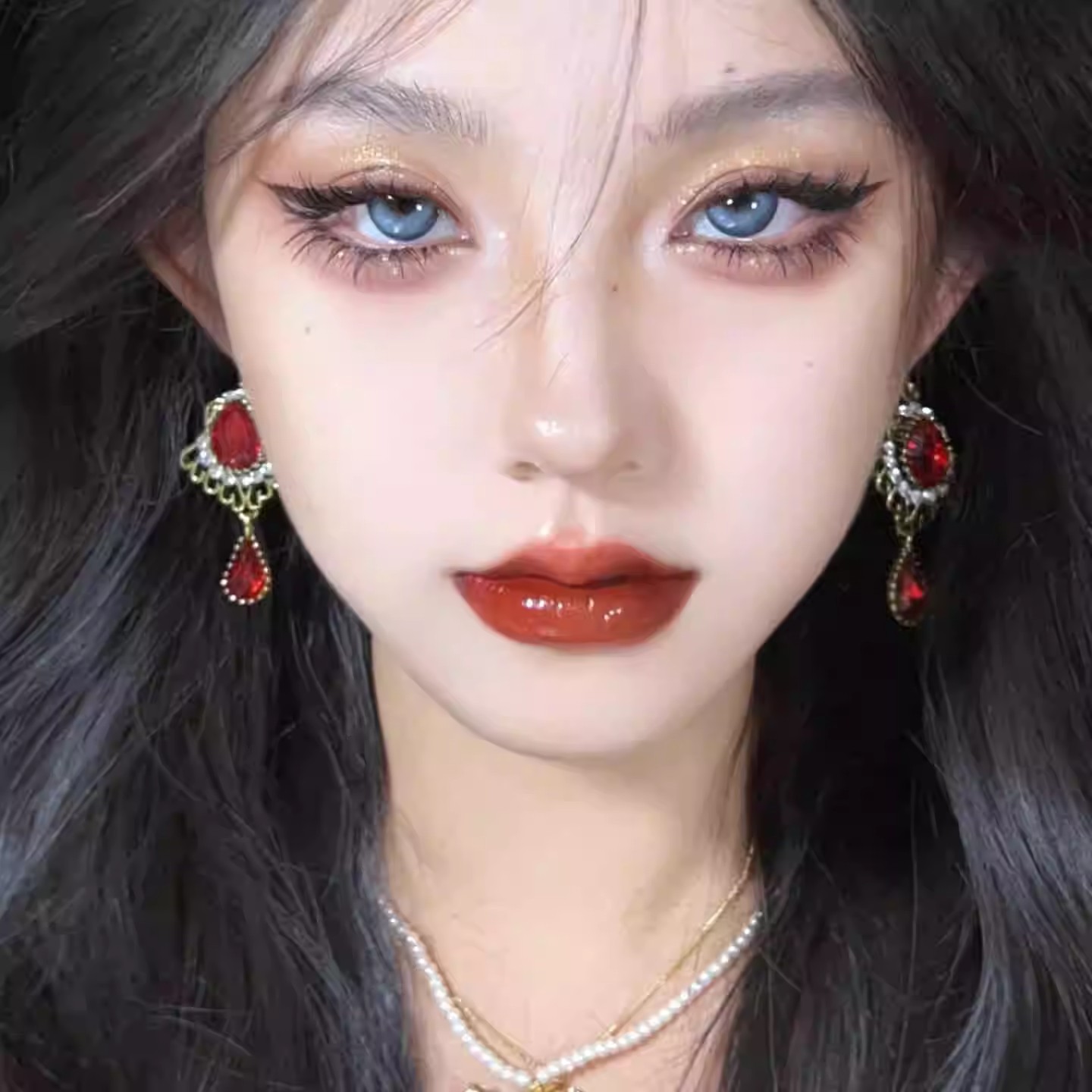 Retro court red teardrop earrings, women's Hong Kong-style light luxury gemstone tassel earrings, versatile and elegant evening stud earrings details Picture