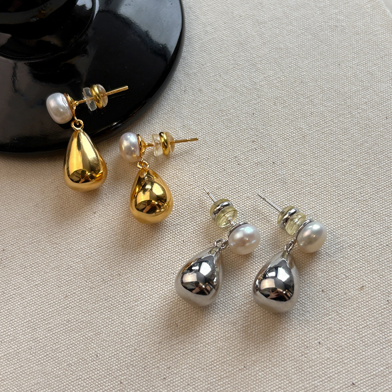 French pearl water drop high-end earrings, unique and niche two-color spliced pure silver stud earrings, retro Baroque earrings Application Scenario