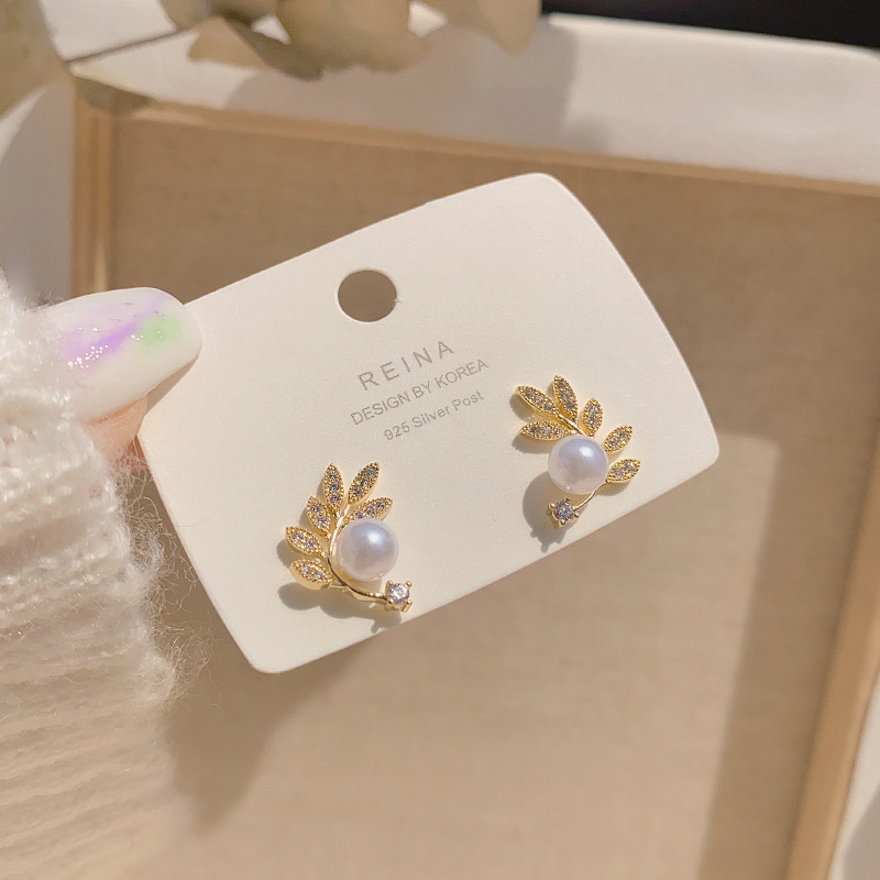 S925 Silver Needle Leaf Pearl Stud Earrings for Women, new trendy and compact earrings, fashionable and individual design sense, elegant and stylish earrings Specification drawing