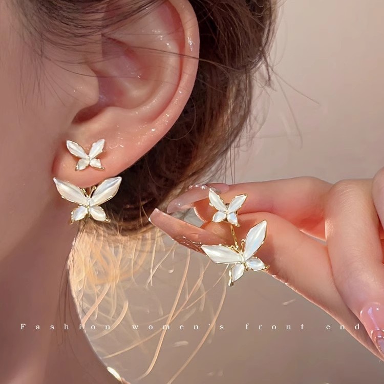 A pair of super fairy butterfly stud earrings for women, with a niche design, exudes a sense of high-end luxury and is small and elegant full figure