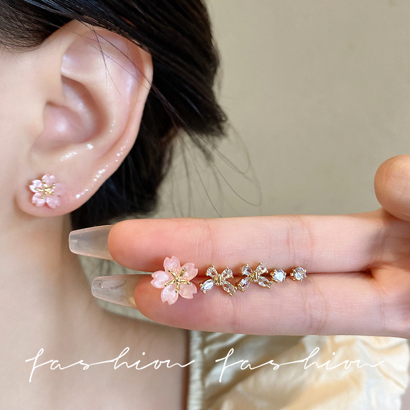 Silver needle Korean-style butterfly stud earrings, fresh, sweet and cute flower earrings, elegant zircon six-piece set of earrings Application Scenario