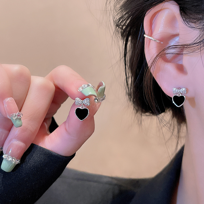 S925 Silver needle Korean retro Hong Kong-style sparkling diamond bow earrings Black heart Sweet and cool ins style stud earrings Specification drawing