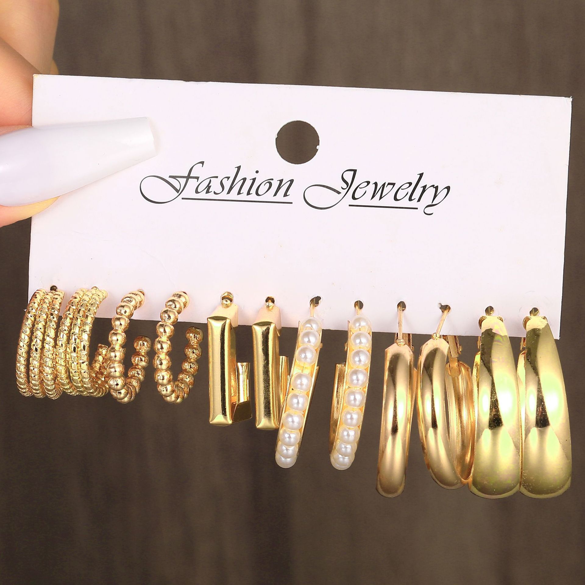 A new 6-piece set of high-end C-shaped geometric earrings with creative and fashionable golden twist earrings from Europe and America full figure