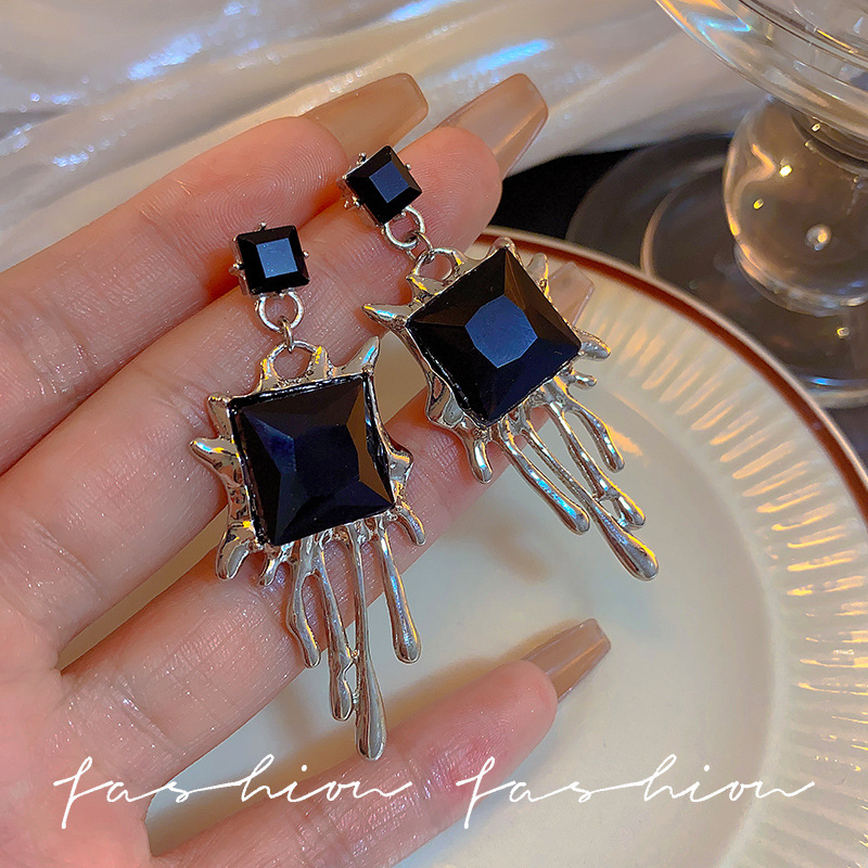 925 Silver needle Sweet and cool style light luxury dark temperament high-end earrings, Internet celebrity cold trend hip-hop hot girl stud earrings details Picture