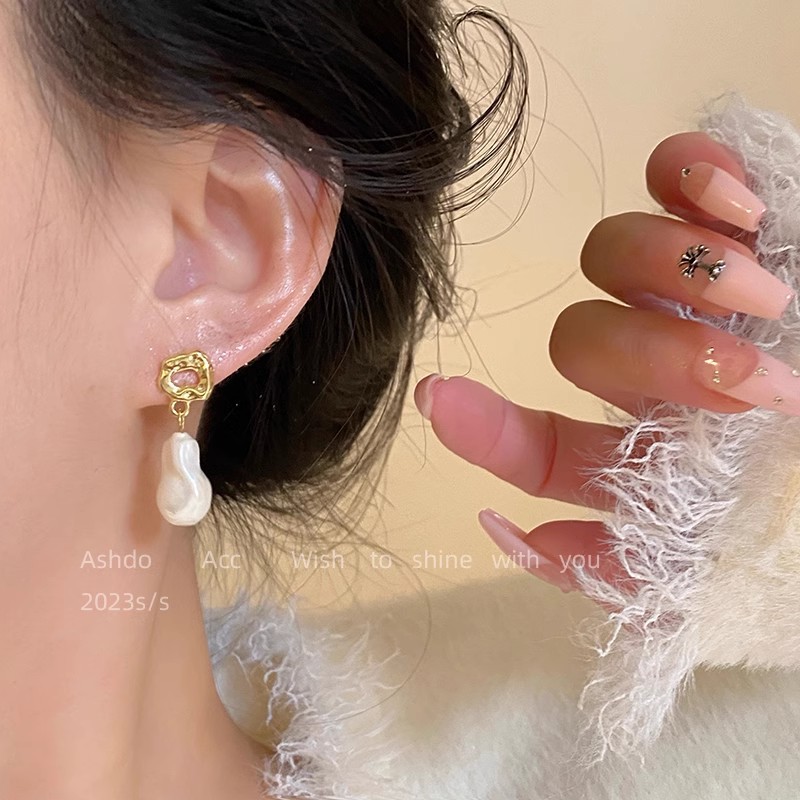 French Baroque imitation pearl earrings for women, 2025 new style, high-end, light luxury stud earrings, exquisite, elegant and fashionable earrings Specification drawing
