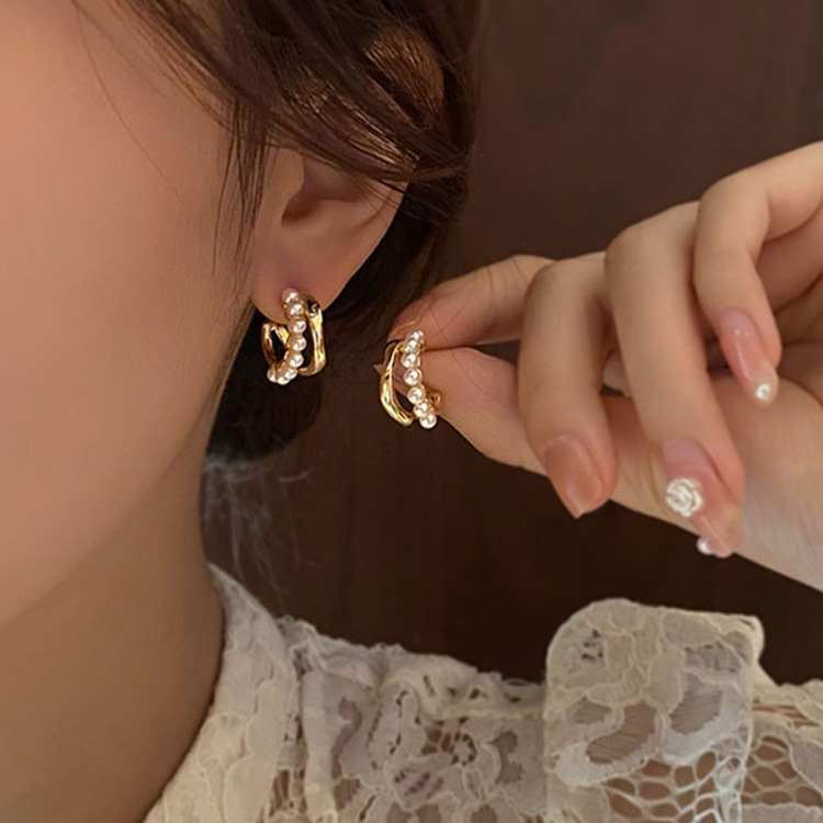 Ins-style irregular double-layer pearl earrings, trendy and elegant women's plain face earrings, 925 silver needle earrings wholesale details Picture