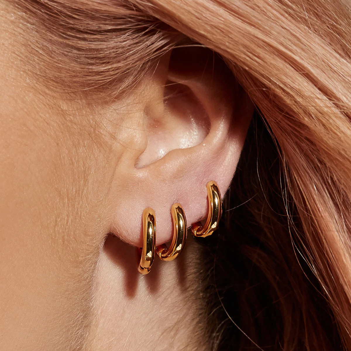 A new set of fashionable and simple ins circular copper earrings from Europe and America, featuring a high-end look for women's autumn and winter earrings full figure