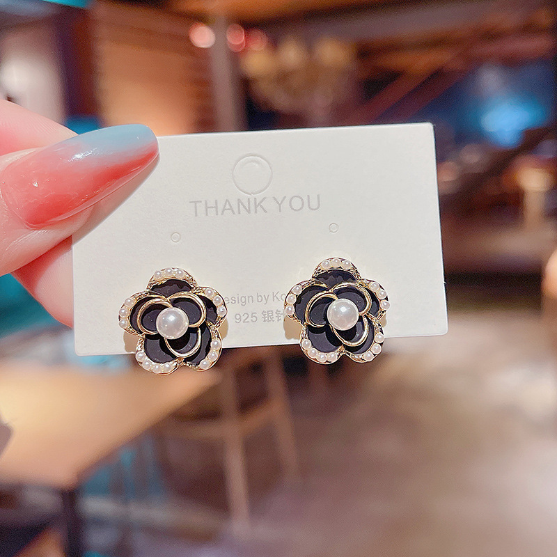 Korean camellia pearl earrings, women's ins style, light luxury, high-end and elegant stud earrings s925 silver needle, versatile earrings Specification drawing