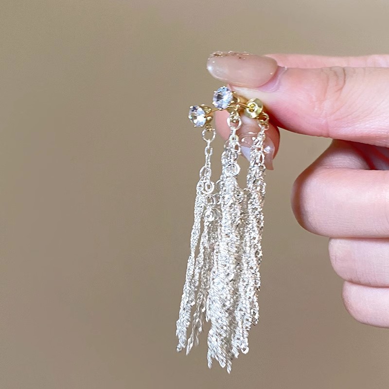 Retro waterfall tassel zircon stud earrings for women, a light luxury, fashionable and high-end look. Niche design, fashionable and elegant earrings details Picture