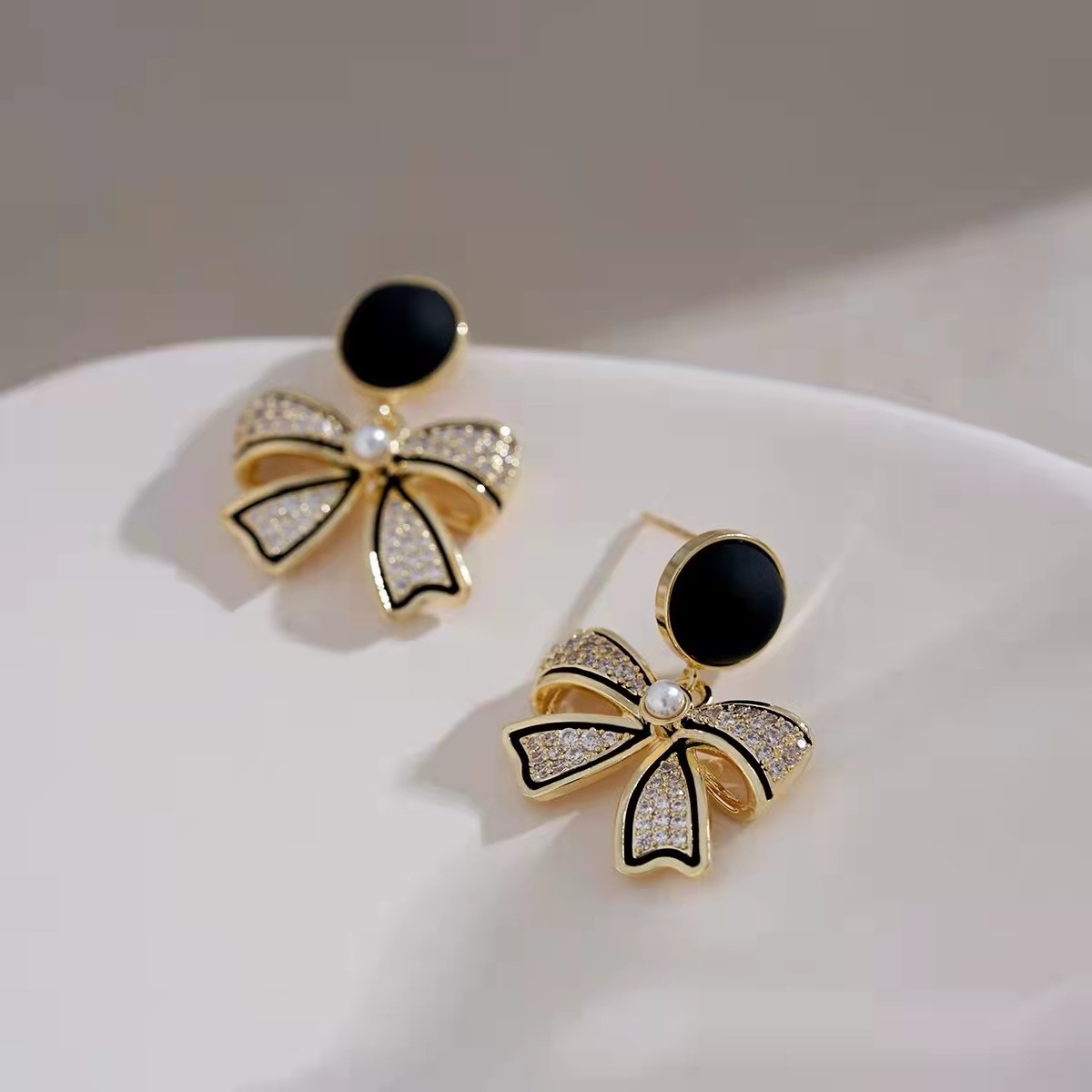 Korean black bow earrings with diamonds, exuding a light luxury vibe, and featuring a Hong Kong-style, niche design Application Scenario