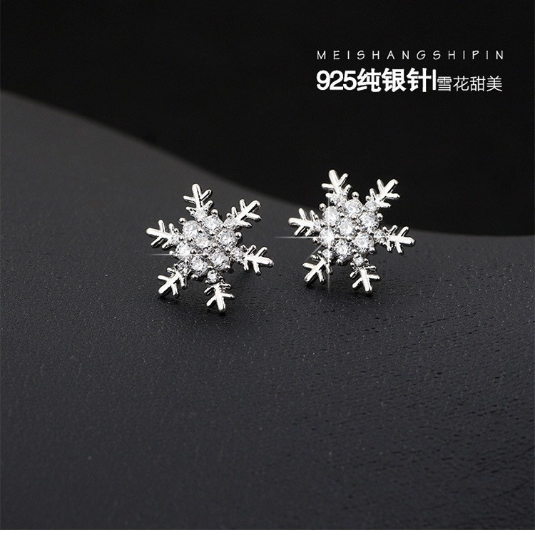 S925 Silver Needle, fresh and versatile, elegant snowflake stud earrings, Korean diamond-encrusted earrings, simple and elegant ice and snow earrings Specification drawing