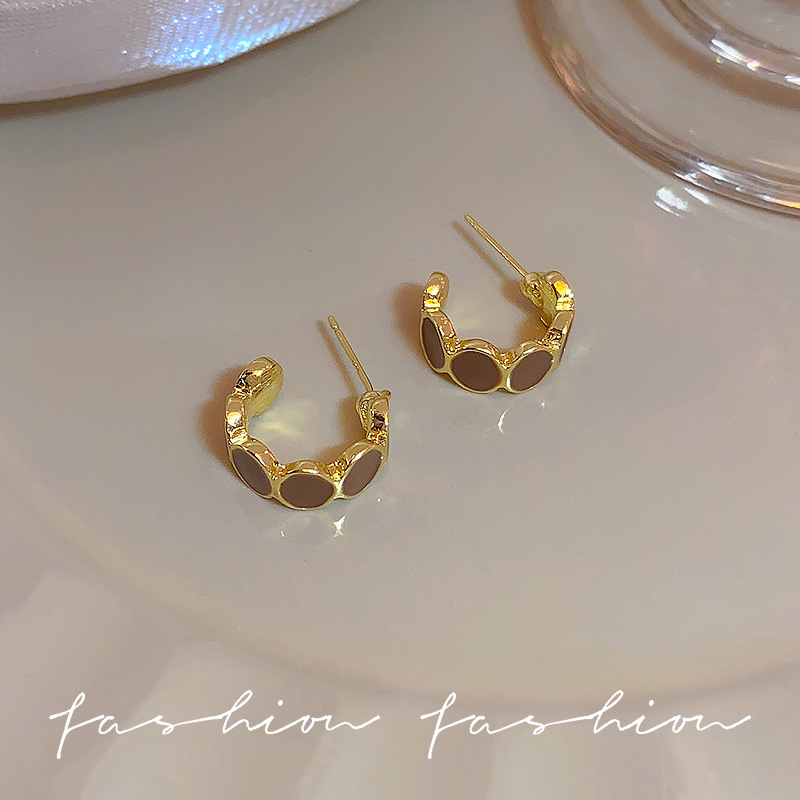 Bohemian oval-shaped C-shaped stud earrings with a unique design sense and temperament for women, a new style of earrings in 2025 Specification drawing