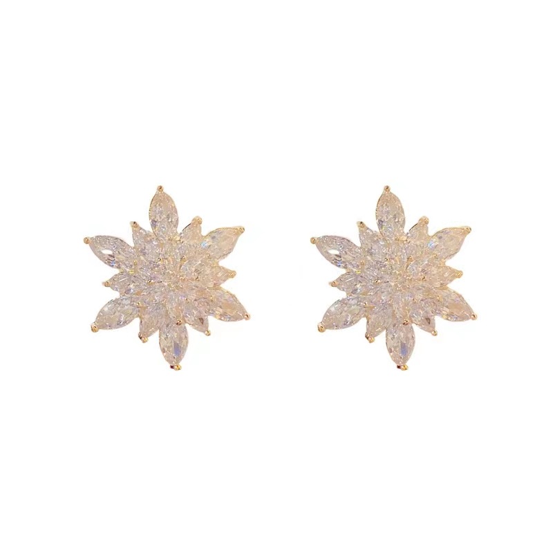 Korean crystal flower stud earrings for women, with a niche design sense, light luxury and high-end feel, versatile earrings S925 silver needle earrings, trendy Item Picture