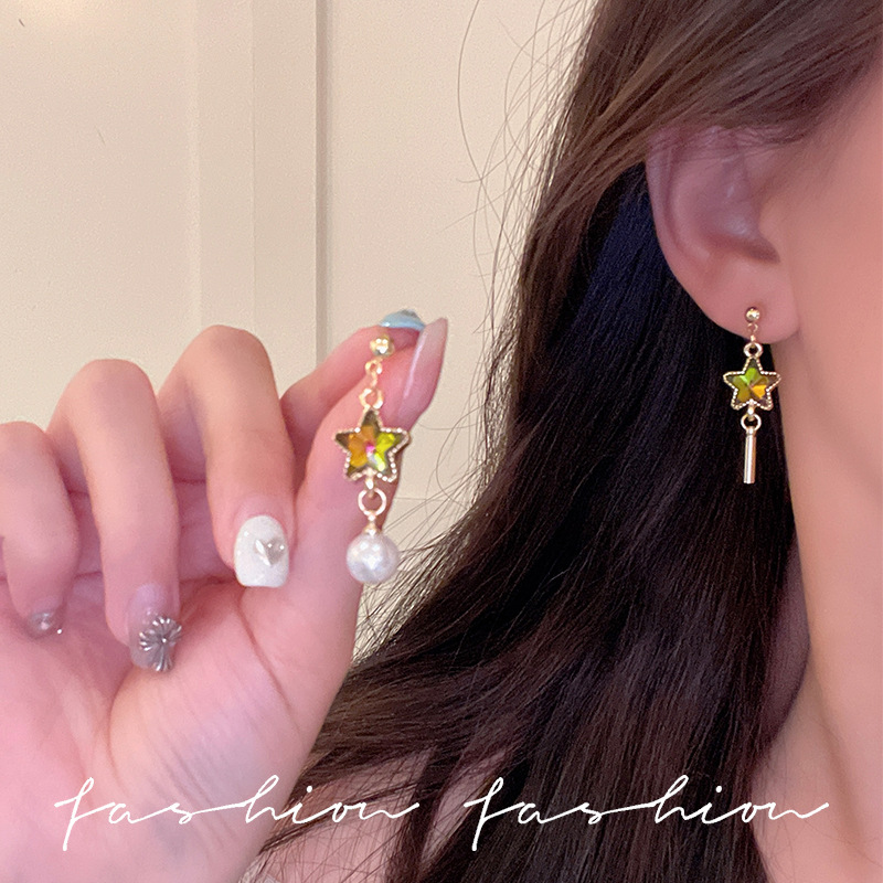 The new Korean S925 silver needle earrings, asymmetrical iriered five-pointed star stud earrings, are fashionable, versatile and simple pearl earrings details Picture