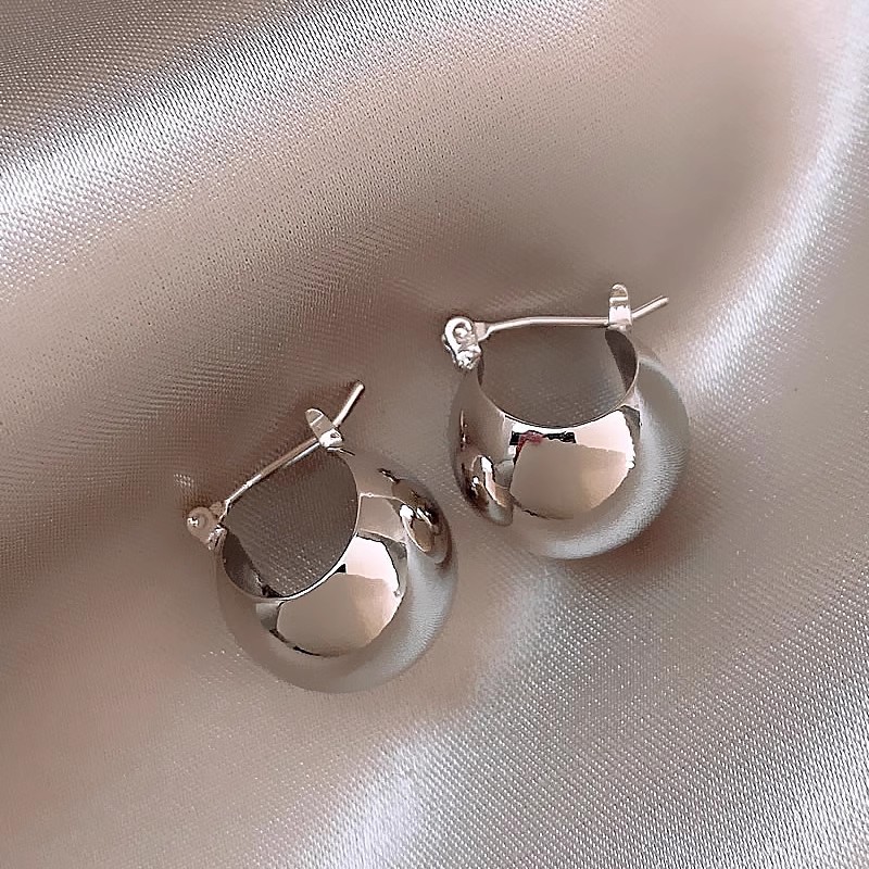 Light luxury Hong Kong-style scenic face earrings, women's niche design, high-end feel, retro style, stud earrings, earrings, metal ear buckles Specification drawing