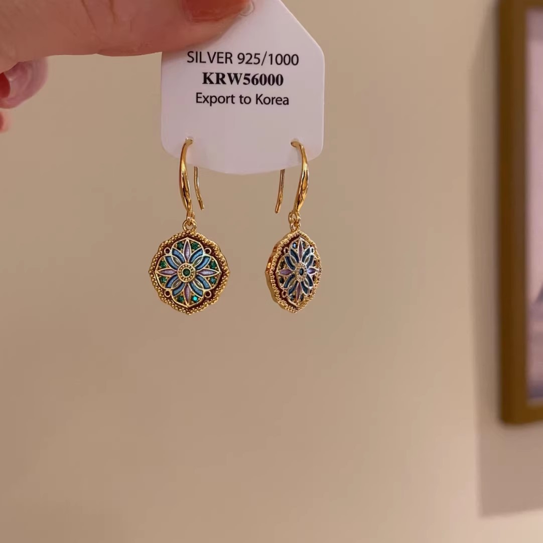 New Chinese-style retro round flower earrings, women's court-style fashionable ear hooks, European and American Monet garden exquisite earrings details Picture