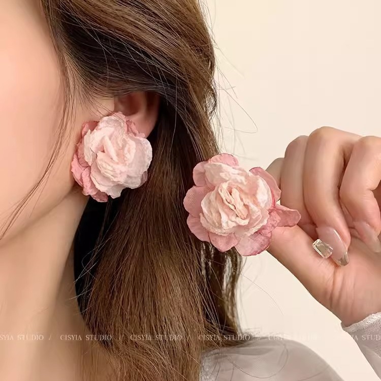 Pink flower earrings, women's fashion stud earrings, 2025 new bestseller, high-end, sweet, summer ethereal and cute earrings full figure