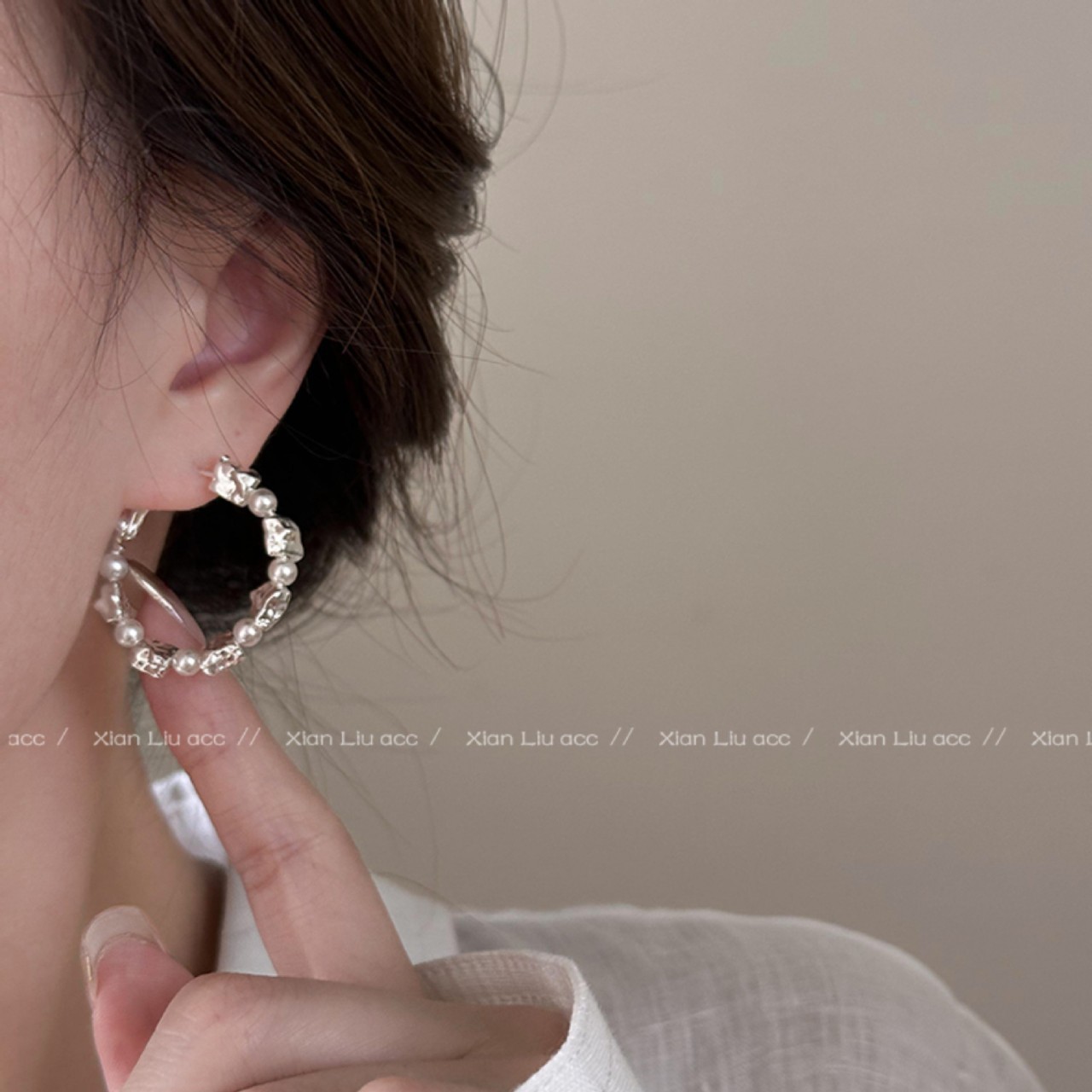 Unique lava pearl ring earrings, a niche design for women, high-end stud earrings, a fashionable ear accessory with an atmosphere for autumn and winter details Picture