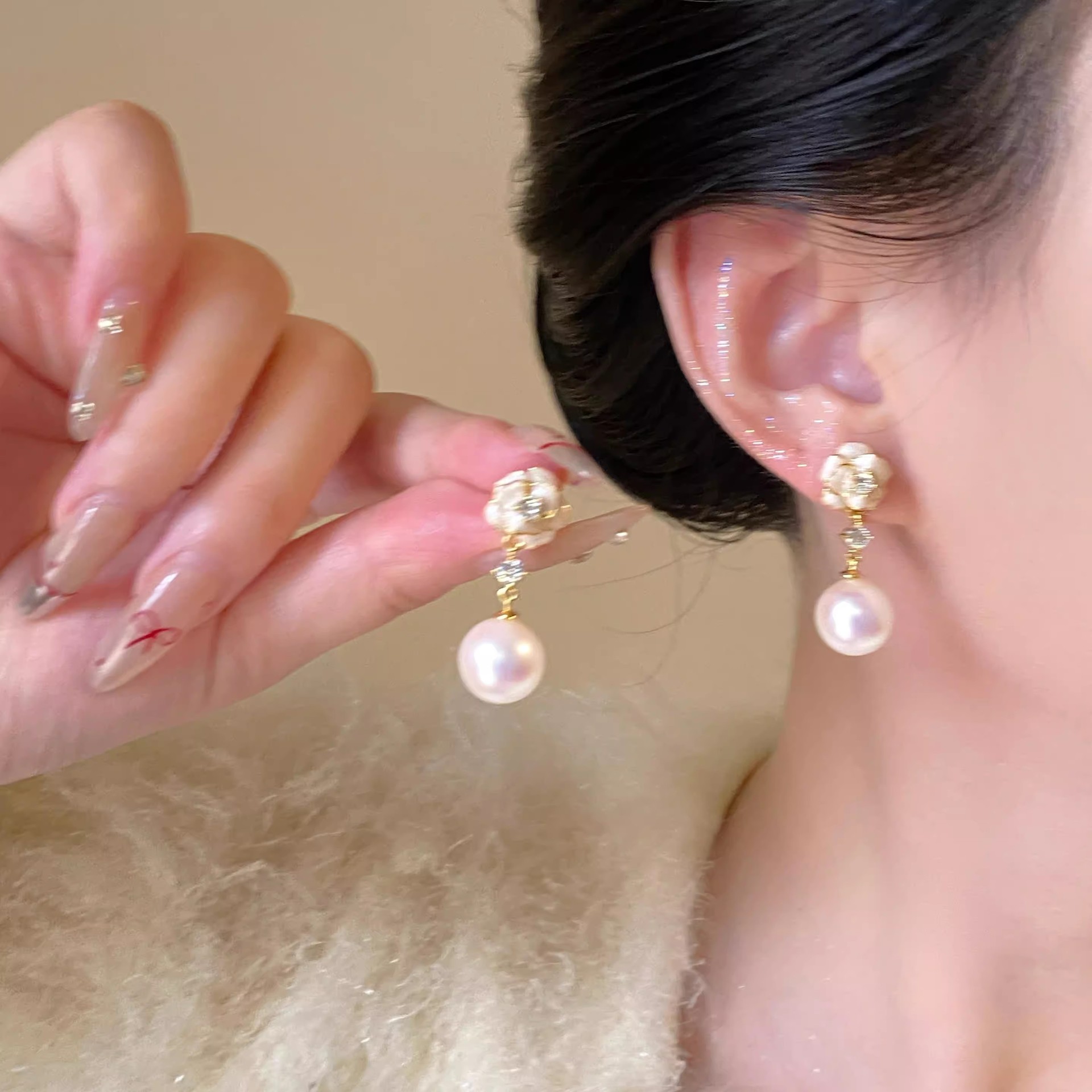 Pink camellia pearl flower stud earrings for women, a light luxury, fashionable and high-end look, simple and elegant, versatile earrings full figure