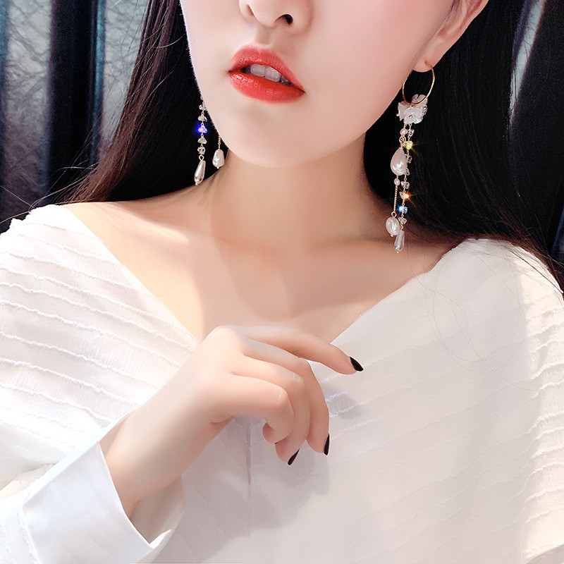 S925 Silver Needle Korean version Super Fairy Irregular pearl flower tassel earrings, exaggerated and fashionable, shining Zircon long chain earrings Application Scenario