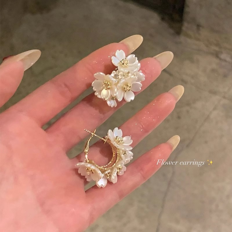 French super fairy-like white jasmine flower ear rings for women, light luxury, niche and high-end earrings, face slimming stud earrings Application Scenario